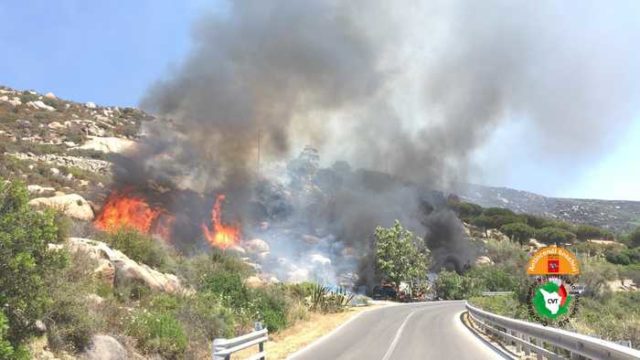 Incendi: fiamme in boschi Elba, divampate da un camper